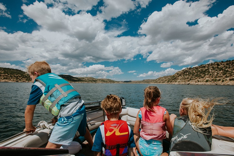 Boating at Navajo Lake State Park
